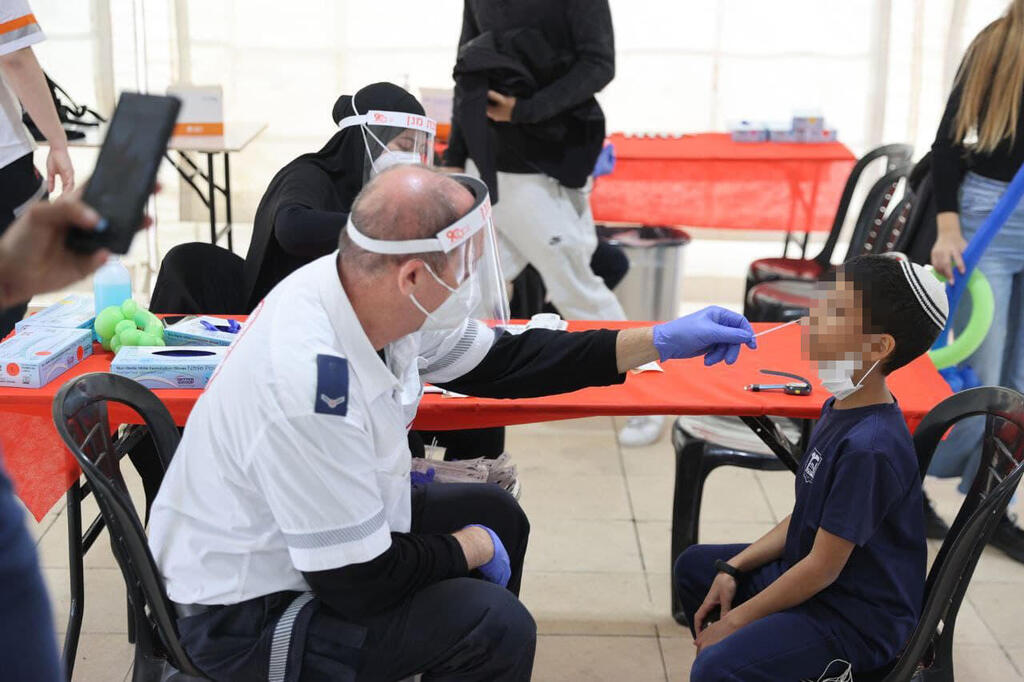 בדיקות קורונה בתל אביב, אתמול (צילום: מוטי קמחי) בדיקות קורונה בתל אביב