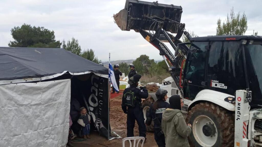 פינוי האוהלים שהוקמו בחומש (צילום: ישיבת חומש) פינוי מאחז חומש