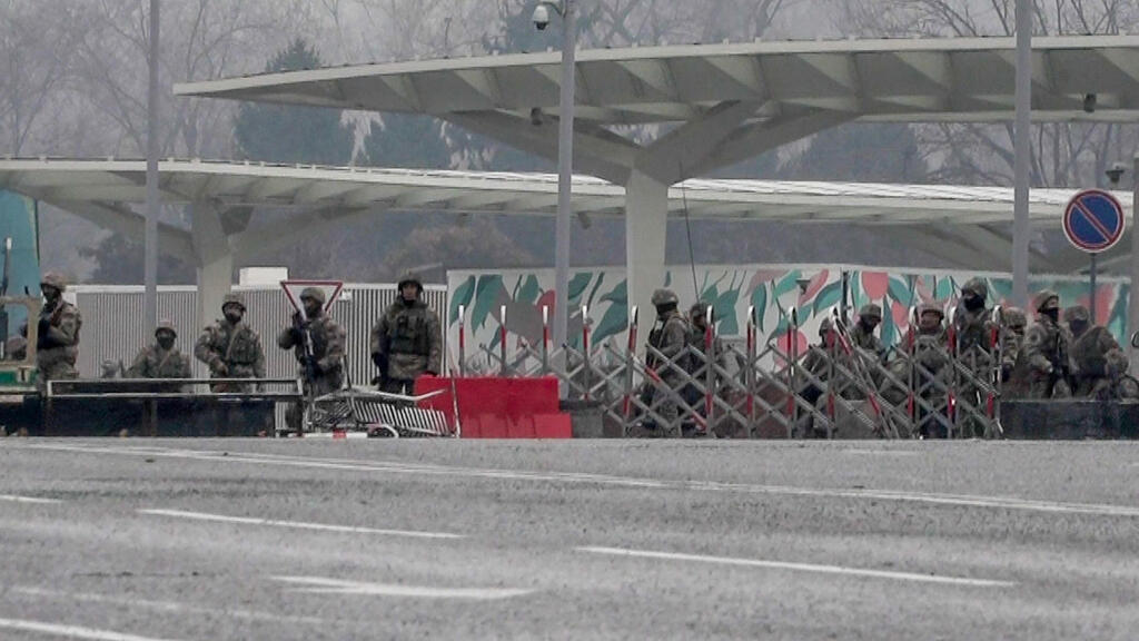 Security forces in Almaty (Photo: AFP) מהומות בקזחסטן