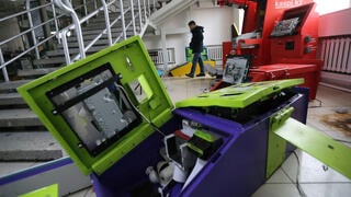 נזק והרס לחנויות או לרכוש בעיר אלמטי אחרי דיכוי ה מהומות ב קזחסטן