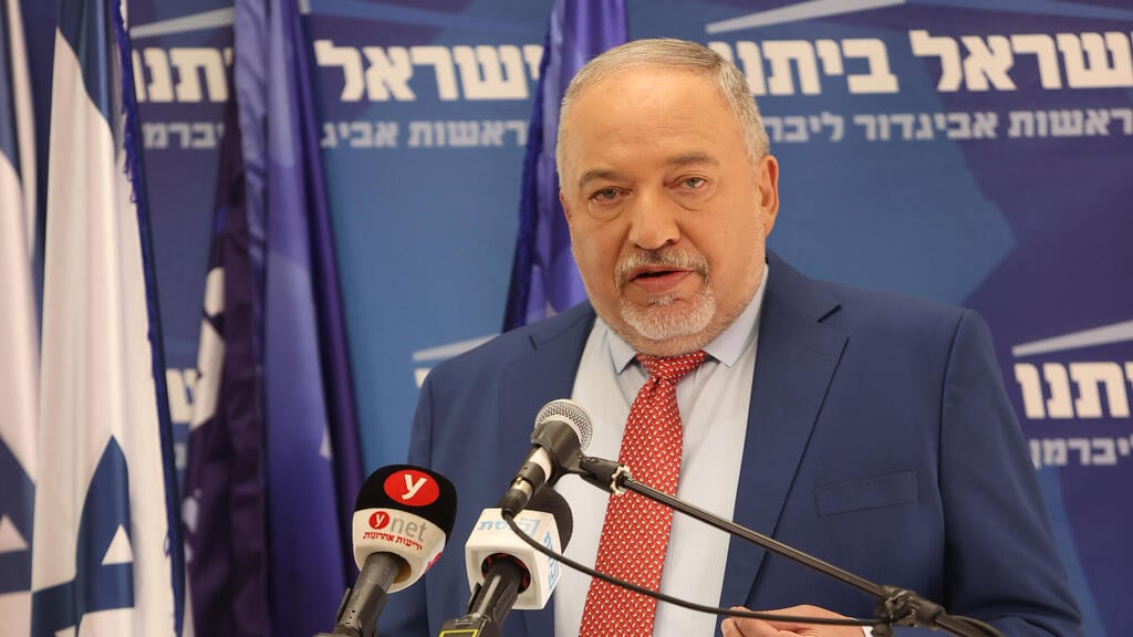 "אנשים קורסים - והוא אומר 'הכל בסדר'". ליברמן (צילום: עמית שאבי) אביגדור ליברמן