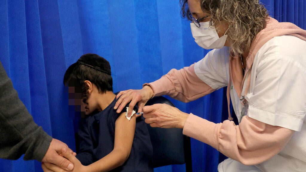 A child is given the coronavirus vaccine in Modi'in late last year (Photo: AFP) חיסון קורונה לילדים במודיעין