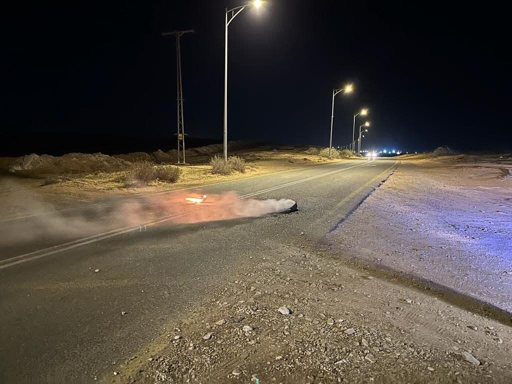 שריפת צמיגים בכביש הגישה לרתמים שריפת צמיגים בכביש הגישה לרתמים
