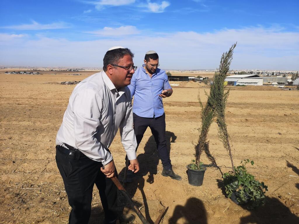 בן גביר באזור הנטיעות (צילום: חיים הורנשטיין ) איתמר בן גביר הגיע לאיזור הנטיעות