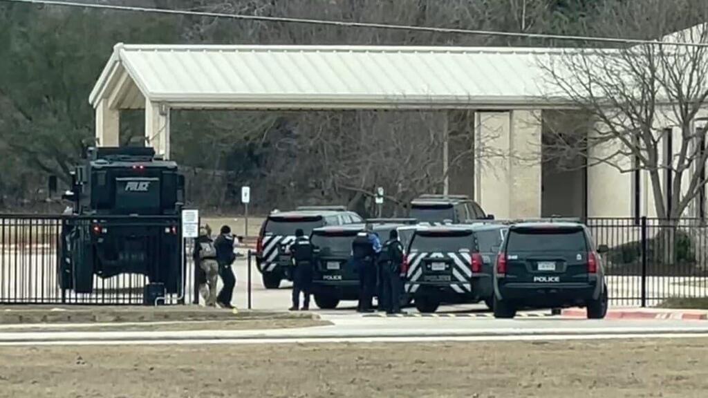 ארה"ב טקסס קולוויל משטרה חמוש מחזיק בני ערובה