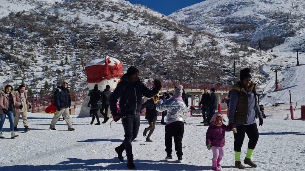 Visitors enjoy a snowy day on Mount Hermon, January 17, 2022 (Photo: Mount Hermon Ski Resort) שלג באתר החרמון