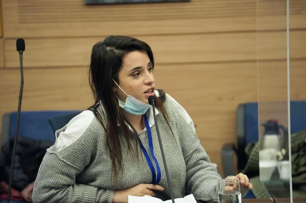 "כבר שלוש שנים יש לי סיוטים ופלאשבקים מהאשפוז". קים איזנשטיין (צילום: דני שם טוב, דוברות הכנסת) קים איזנשטיין בוועדת הכנסת לקידום מעמד האישה