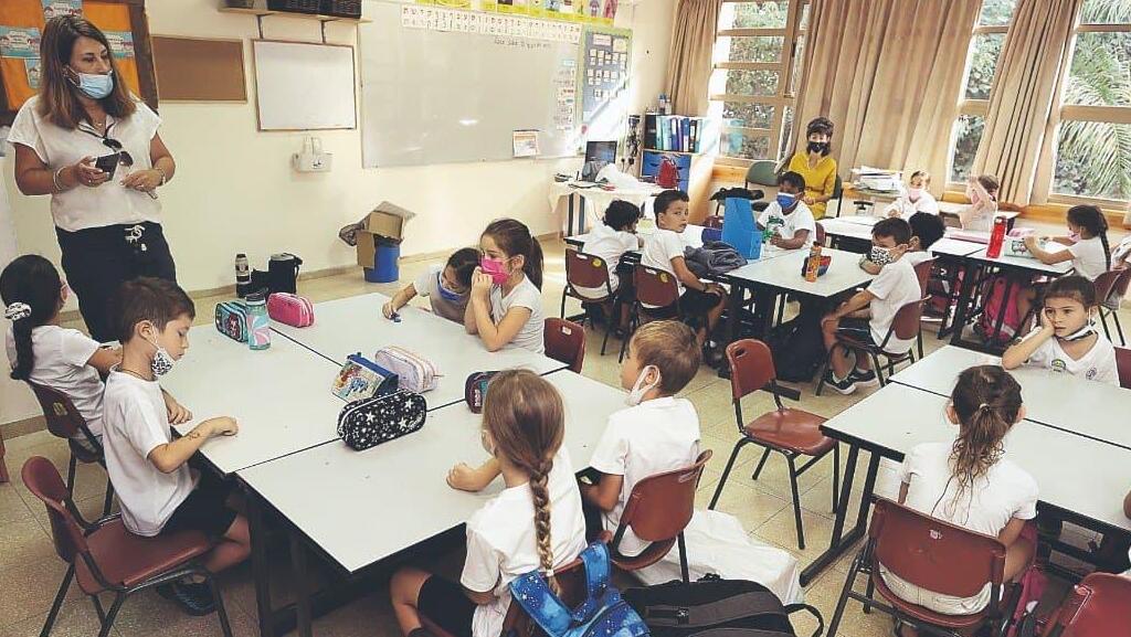 Schoolchildren in class amid pandemic (Photo: Elad Gershgoren) בדיקות במקום בידודים - תלמידי בית ספר יסודי בגבעת עדה
