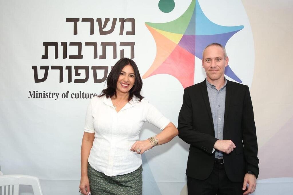 על מירי רגב: ''יאמר לזכותה שאני לא זוכר שהיא התבטאה נגדי'' (צילום: משרד התרבות והספורט) חילי טרופר ומירי רגב