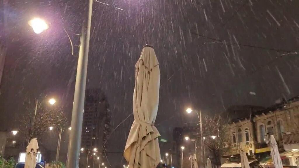 שלג קל בירושלים (צילום: גיא קואנקס) שלג בירושלים