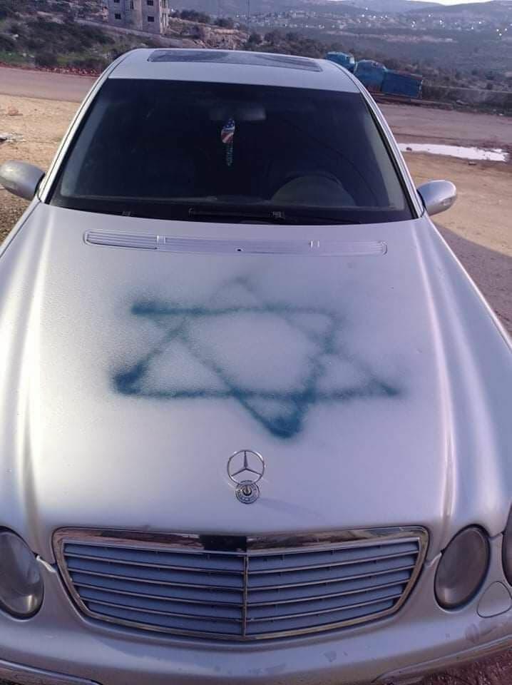 ריסוס מגן דוד על מכונית השייכת לפלסטינים פשע שנאה יהודי בכפר קירה