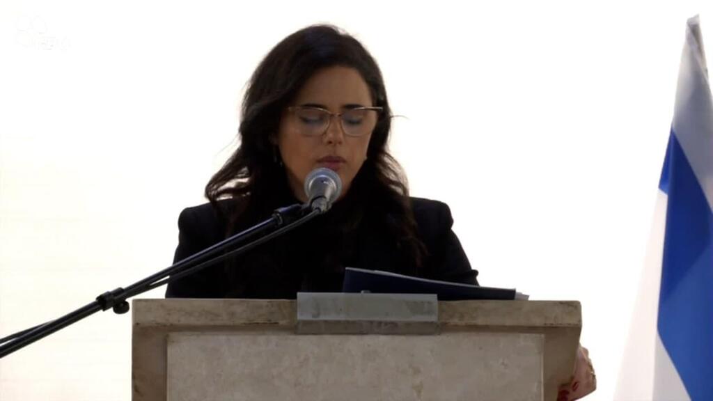 "שר ההיסטוריה הועיד אותה לגדולות". שרת הפנים שקד (צילום: לע"מ) הלווייתה של מרים נאור