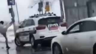 זורקים אבנים על ניידת משטרה בירושלים