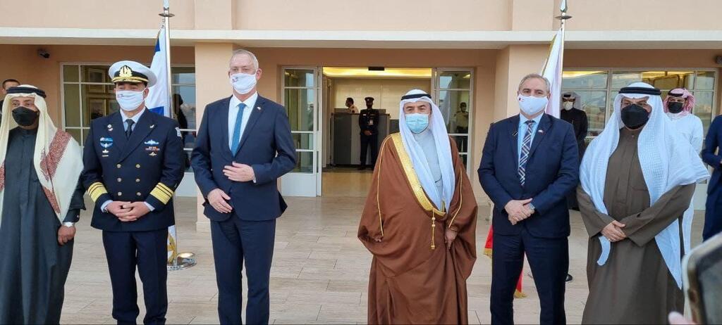 Defense Minister Benny Gantz greeted by Bahraini dignitaries upon landing at a Manama airport for an unannounced state visit, February 2, 2022 (Photo: Elior Levy) בני גנץ נחת בבחריין