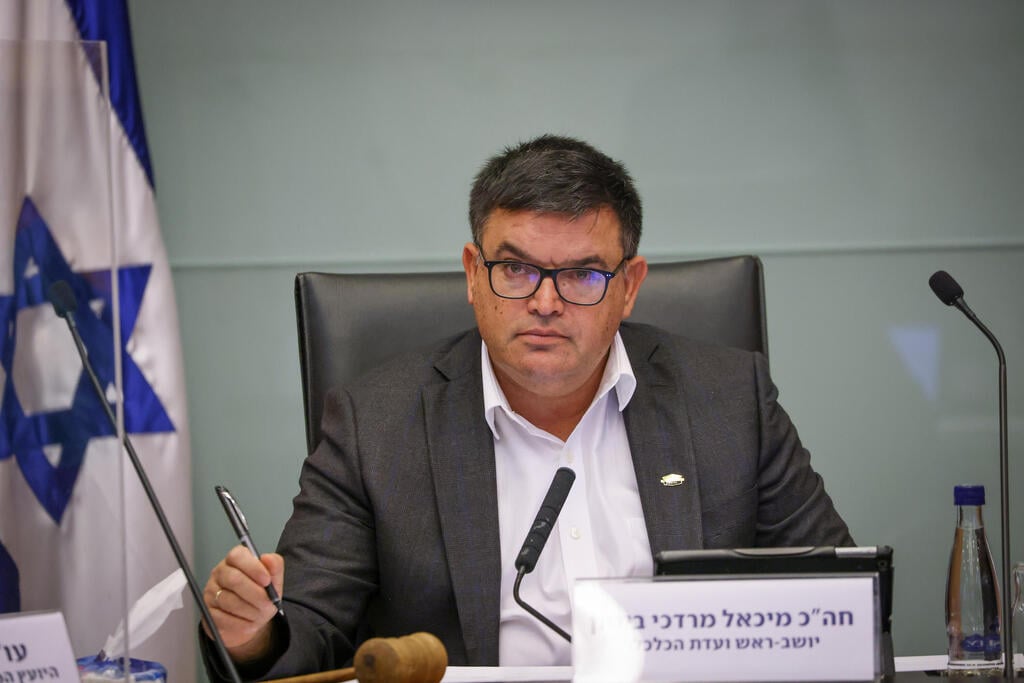 "לא יפגעו בעניים במשמרת שלי". מיכאל ביטון ( צילום:נועם מושקוביץ, דוברות הכנסת ) דיון בועדת הכלכלה על יוקר המחיה