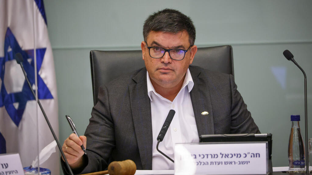 מתנגד לרפורמת התחבורה הציבורית. ח"כ ביטון ( צילום:נועם מושקוביץ, דוברות הכנסת ) דיון בועדת הכלכלה על יוקר המחיה