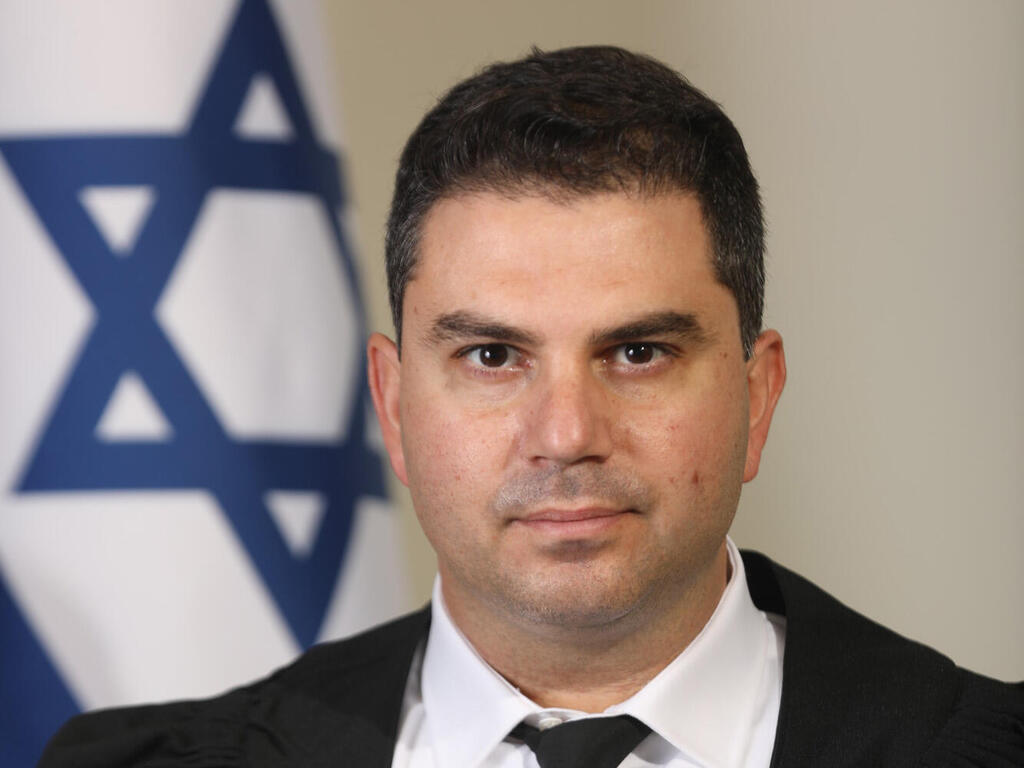"ספק אם יידוי אבנים לעבר רכבת גורם לסיכון חיי אדם". השופט אלעד לנג (מתוך אתר הרשות השופטת) אלעד לנג