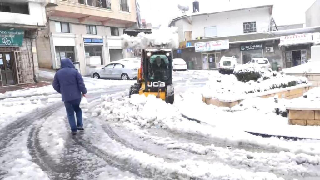 שלג במג'דל שמס (צילום: אביהו שפירא) שלג במג'דל שמס