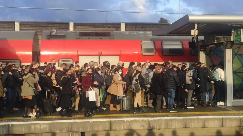 צילום: בארכבת עומסים בתחנת הרצליה בשל עבודות התשתית