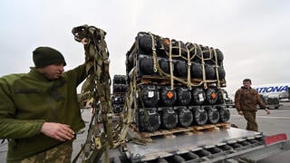 ציוד לחימה אמריקני מגיע לקייב