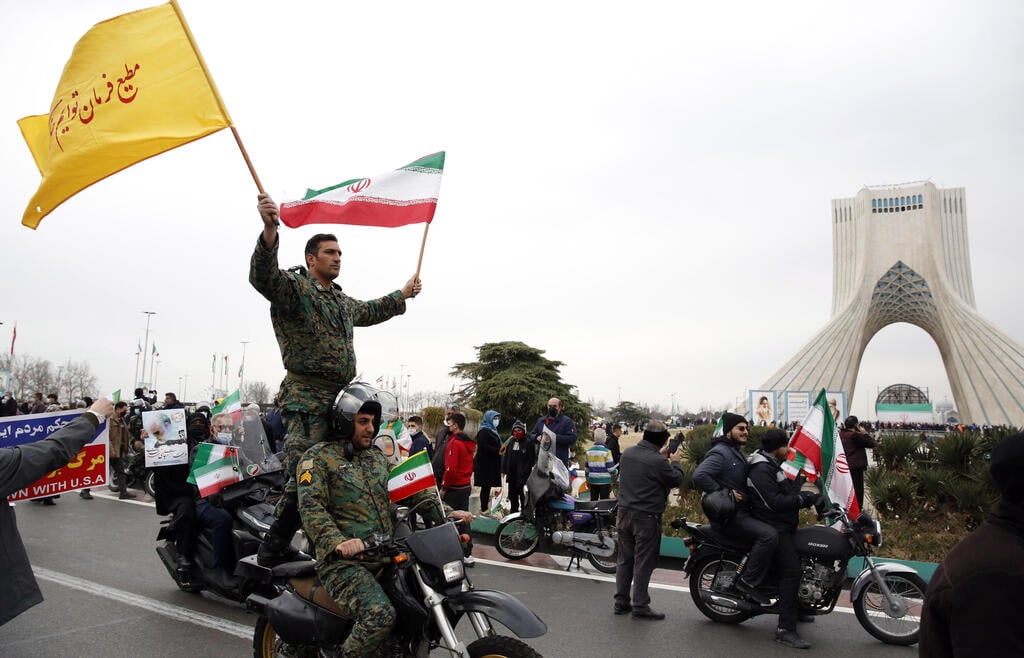 The IRGC celebrating 43 years since its establishment (Photo: EPA) מצעד לציון 43 שנים למהכפכה האיסלאמית באיראן