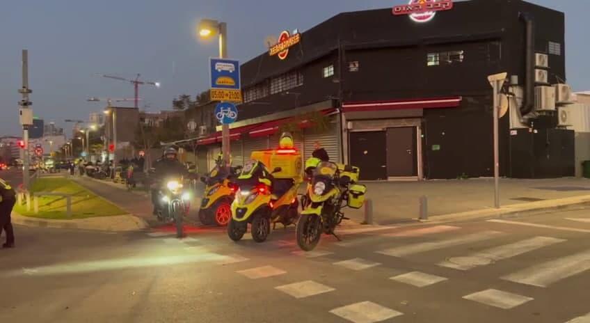הכוחות באזור הקטטה (צילום: אריק מרמור) כוחות משטרה ומד"א אחרי הקטטה באזור בלומפילד