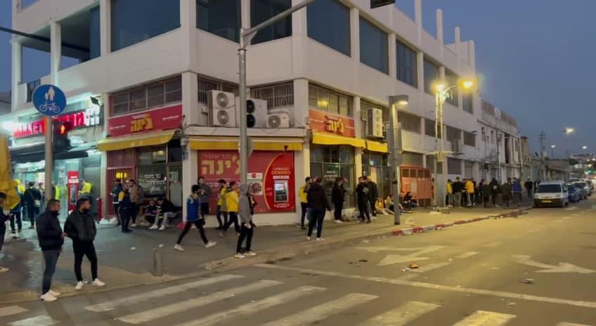 צילום: אריק מרמור כוחות משטרה ומד"א אחרי הקטטה באזור בלומפילד