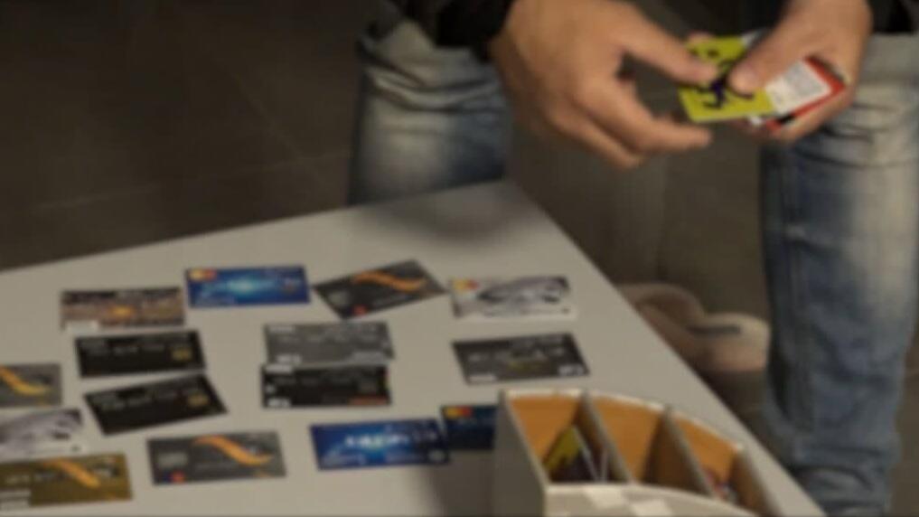כרטיסים שנתפסו (צילום: דוברות המשטרה) כרטיסים שנתפסו
