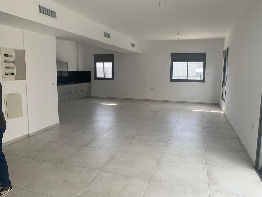 מבט אל החלל הציבורי לפני השיפוץ (צילום פרטי) גני תקווה