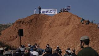2 הפגנות דו צדדיות בצומת תפוח - הקמת מאחז באביתר