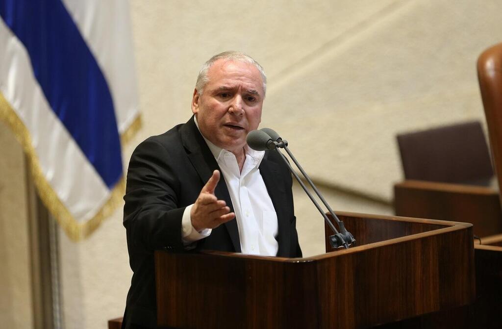 דודי אמסלם. ''מי שמו לזעוק את זעקת המזרחים המקופחים?'' (צילום: אלכס קולומויסקי) דודי אמסלם נואם במליאת הכנסת