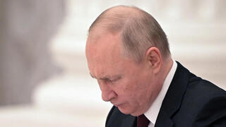 פוטין חותם על ההכרה בעצמאות המורדים
