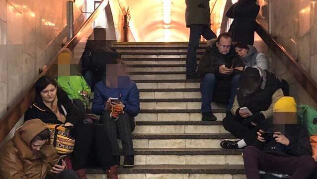 Ukrainian civilians seek shelter from Russian bombardments in a metro station (Photo: Gil Yohanan) אזרחים שמצאו מסתור בתחנה רכבת מטרו חרשצ׳טיק, אוקראינה