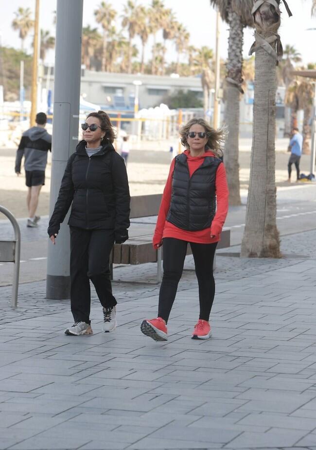 מזל שלא יום שני, אפשר לאכול שניצל לצהריים (צילום: מוטי לבטון) מזל שלא יום שני, אפשר לאכול שניצל לצהריים