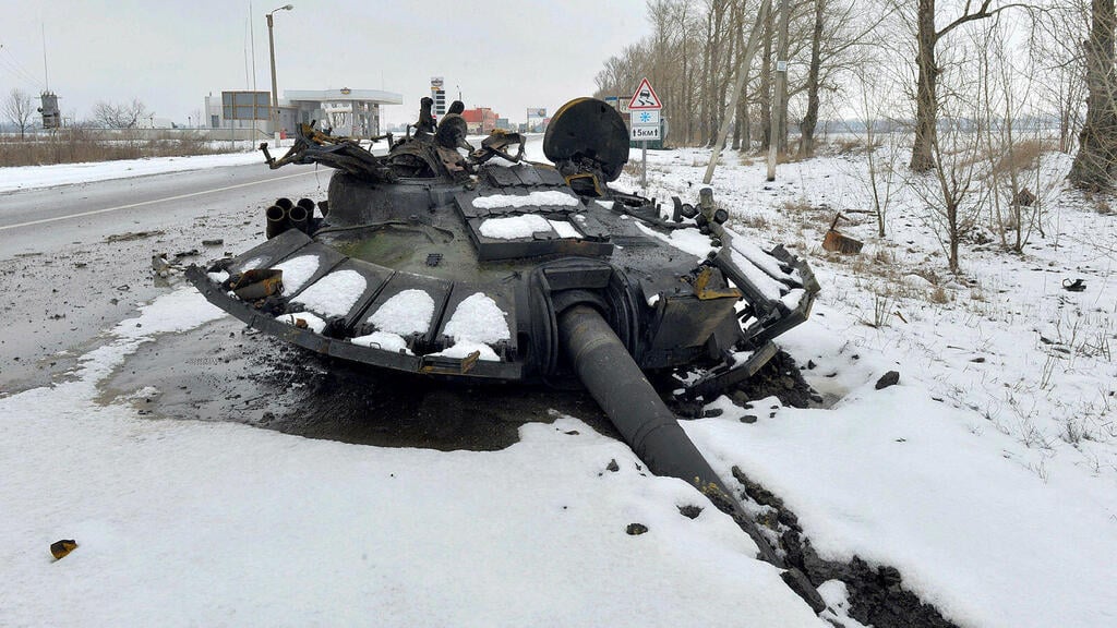 A fragment of a destroyed Russian tank is seen on the roadside on the outskirts of Kharkiv (Photo: AFP) A fragment of a destroyed Russian tank is seen on the roadside on the outskirts of Kharkiv