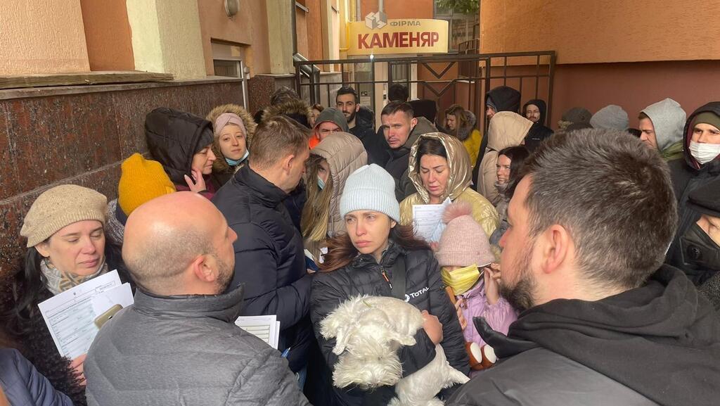 Ukrainian Jews line up to begin immigration process Lviv 