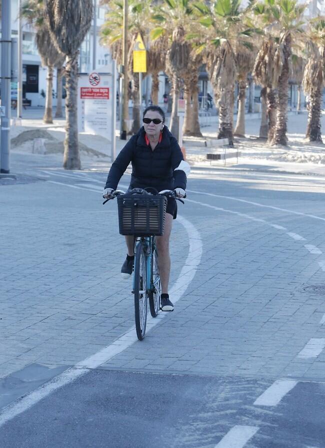 כאילו אין מלחמות בעולם. שלי יחימוביץ' (צילום: מוטי לבטון) כאילו אין מלחמות בעולם. שלי יחימוביץ'