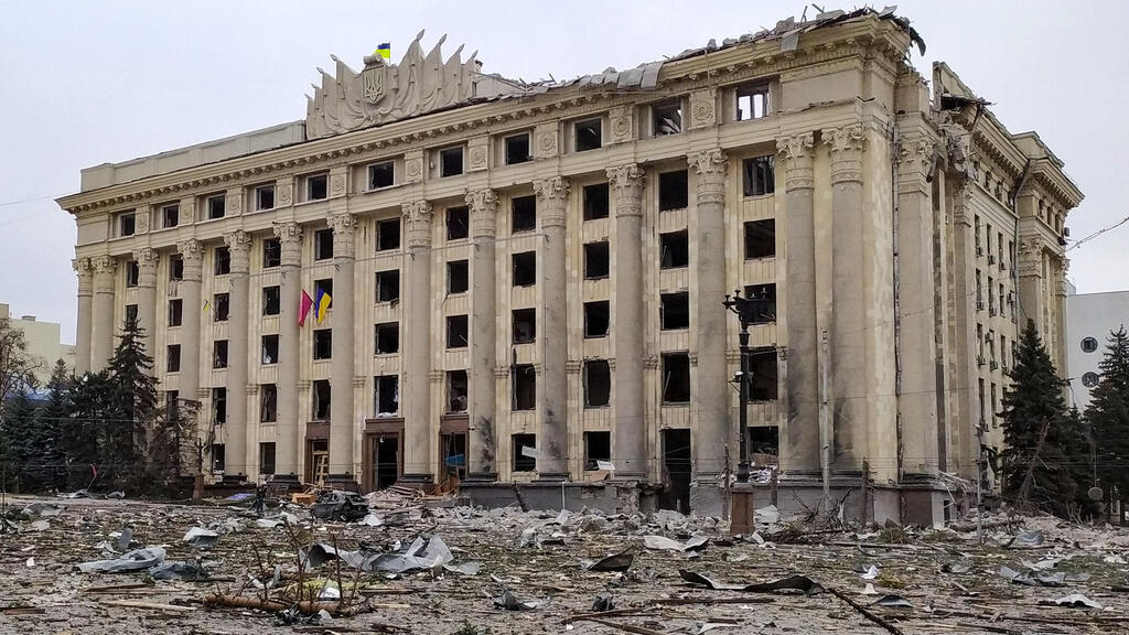The shelled administration building in Kharkiv (Photo: AFP) אוקראינה חרקוב תוצאות הרס אחרי הפצצה רוסית בניין הממשל