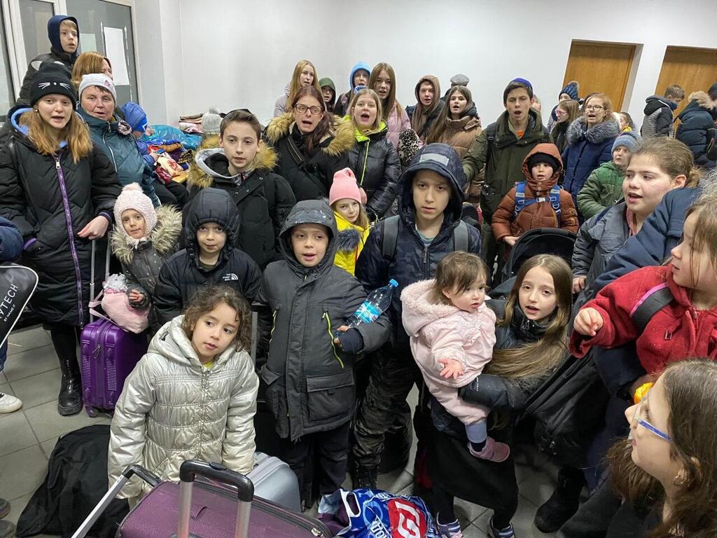 Jewish Ukrainian orphans (Photo: The Israeli Embassy in Romania) הילדים מז'יטומיר חולצו בשלום