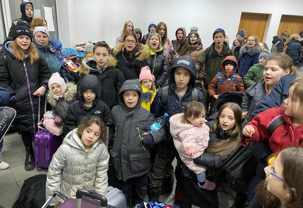 Jewish Ukrainian orphans who are set to relocate to Israel after crossing the Romanian border (Photo: Israeli Embassy in Romania) הילדים מז'יטומיר חולצו בשלום