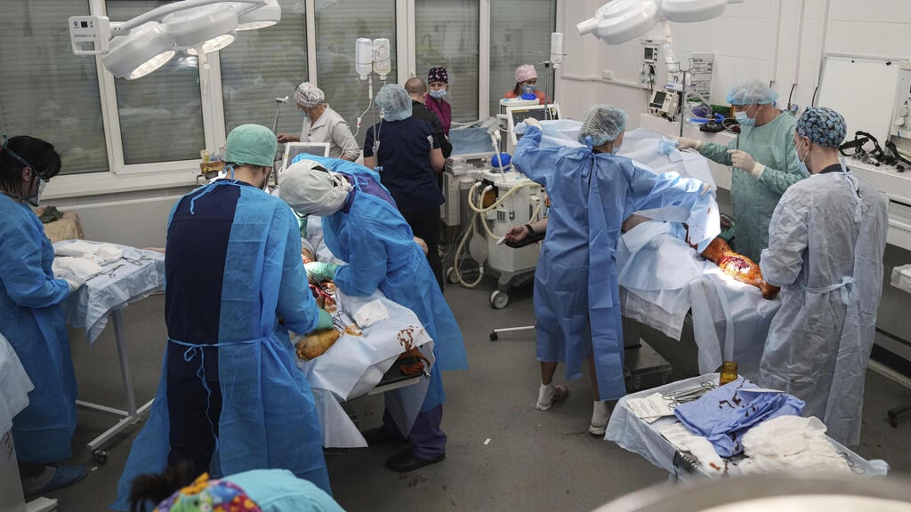 Mariupol hospital treats wounded from Russian attacks on the city (Photo: AP) Mariupol hospital treats wounded from Russian attacks on the city