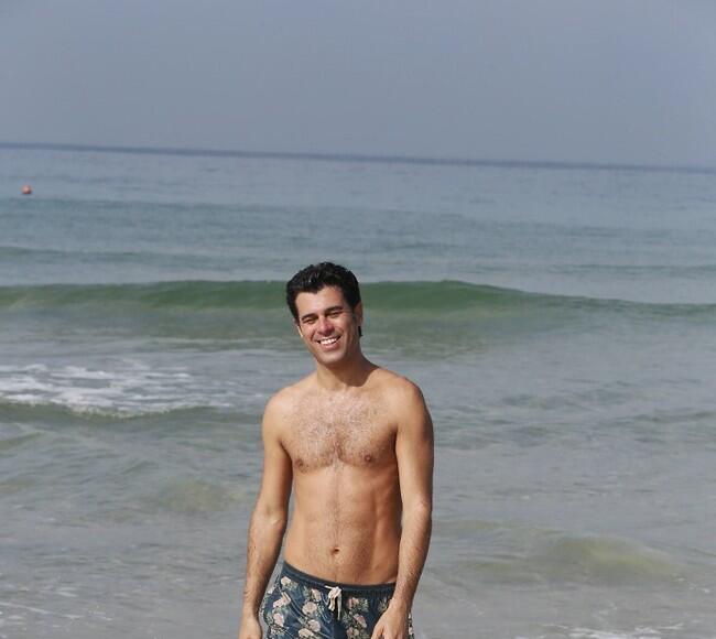 בוקר בחוף הים, איך הוא לא יחייך?
