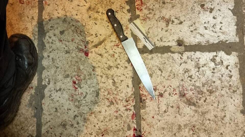 Knife used in stabbing attack in Jerusalem on Sunday (Photo: Police Spokesperson) פיגוע דקירה בעיר העתיקה בירושלים שוטרים סכין