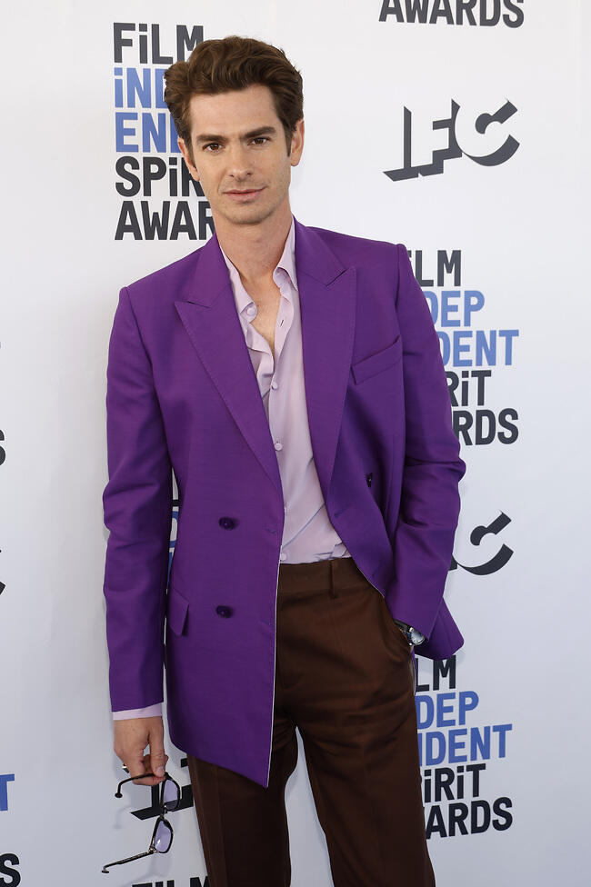 בצבע חציל. אנדרו גארפילד (צילום: GettyImages) בצבע חציל. אנדרו גארפילד