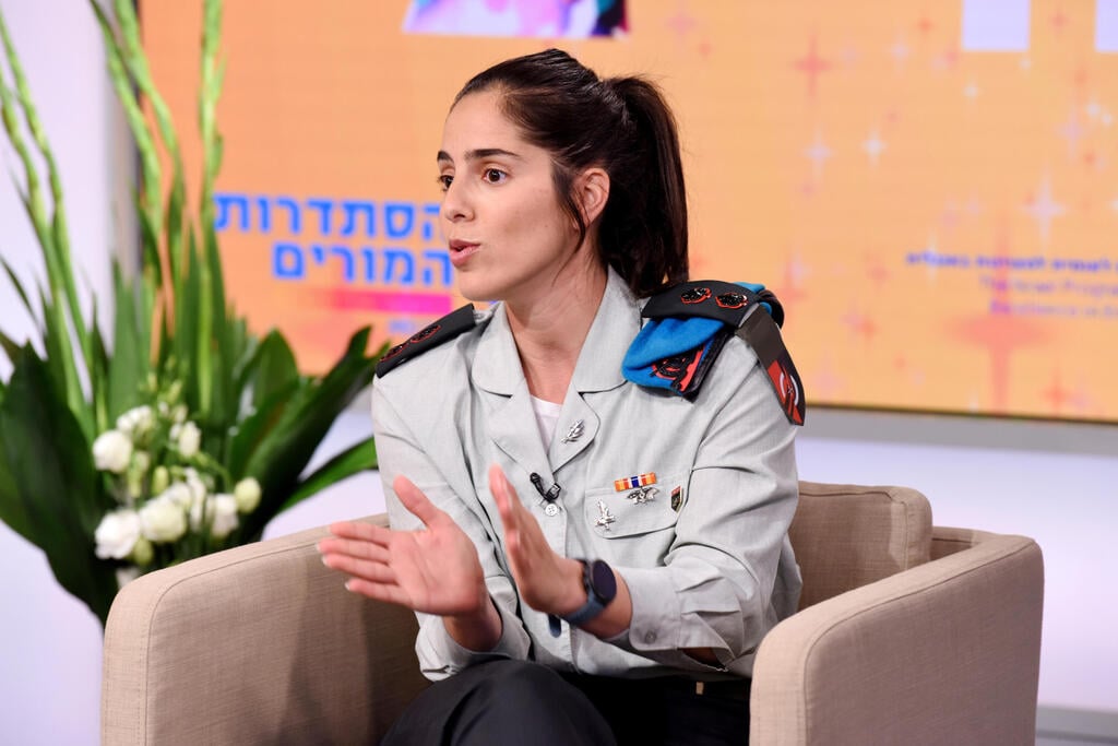 סא"ל אפרת קייקוב, מג"ד 334 , גדוד הרעם של התותחנים (צילום: קובי קואנקס) ועידת הנשים של המדינה
