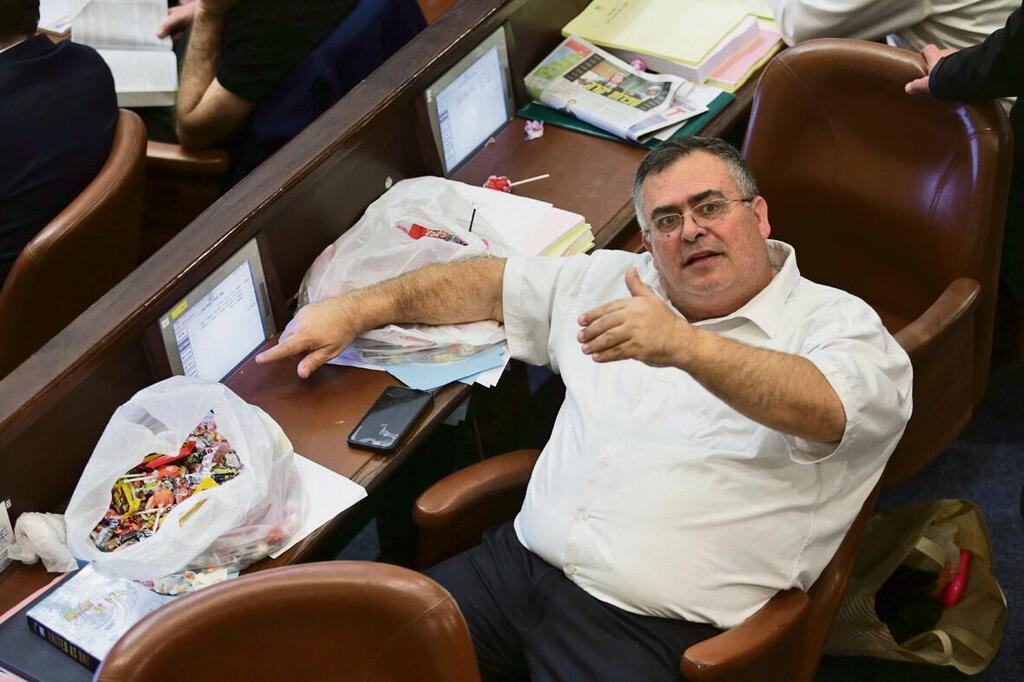 ''לא הערתי, אבל לא אהבתי''. ביטן והממתקים (צילום: אלכס קולומויסקי) דוד ביטן והממתקים