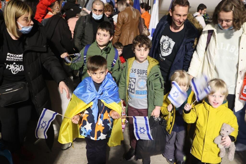 ילדים שהגיעו בטיסת עולים מאוקראינה בשבוע שעבר (צילום: מוטי קמחי) עלייה מאוקראינה