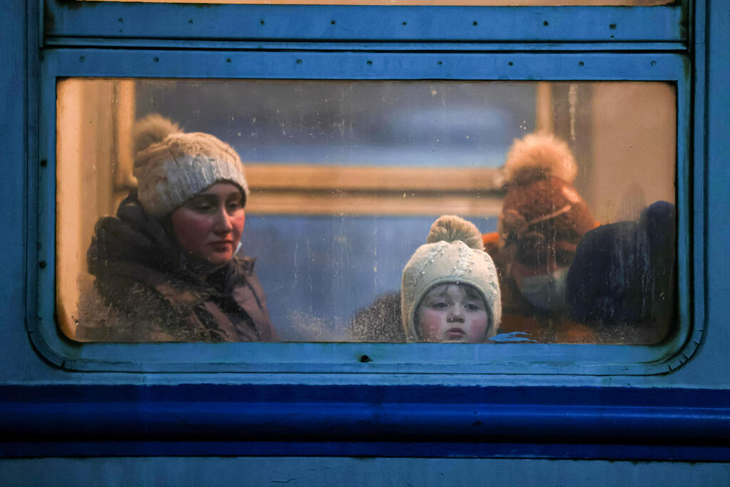 Lviv railway station (Photo: Ziv Koren) רונן ברגמן שליח ידיעות אחרונות בלבוב בעקבות פלישת רוסיה לאוקראינה