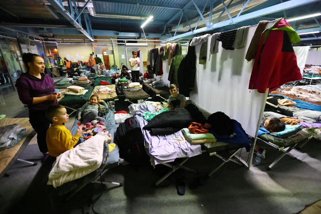 Temporary residence in Poland for refugees fleeing Ukraine (Photo: Reuters) מגורים זמניים לפליטים בפולין