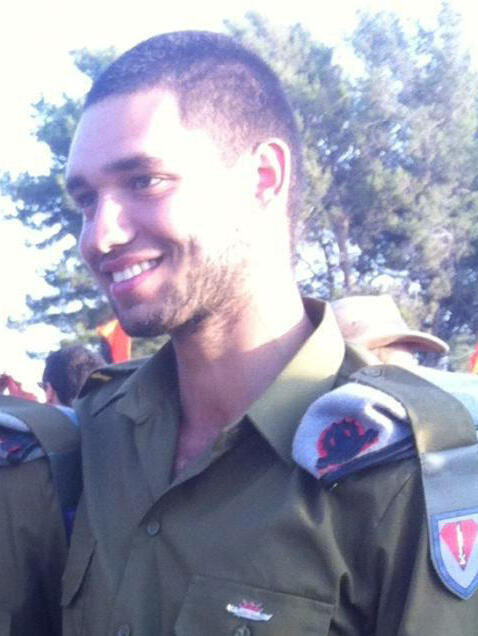 "בסון נפל בצוק איתן בבית חאנון. גם עכשיו הוא שומר עלינו מלמעלה" (באדיבות המשפחה) "בסון נפל בצוק איתן בבית חאנון. גם עכשיו הוא שומר עלינו מלמעלה"